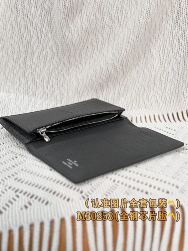 God Factory LV Wallet M30258 Size 10 x 19 x 2 cm