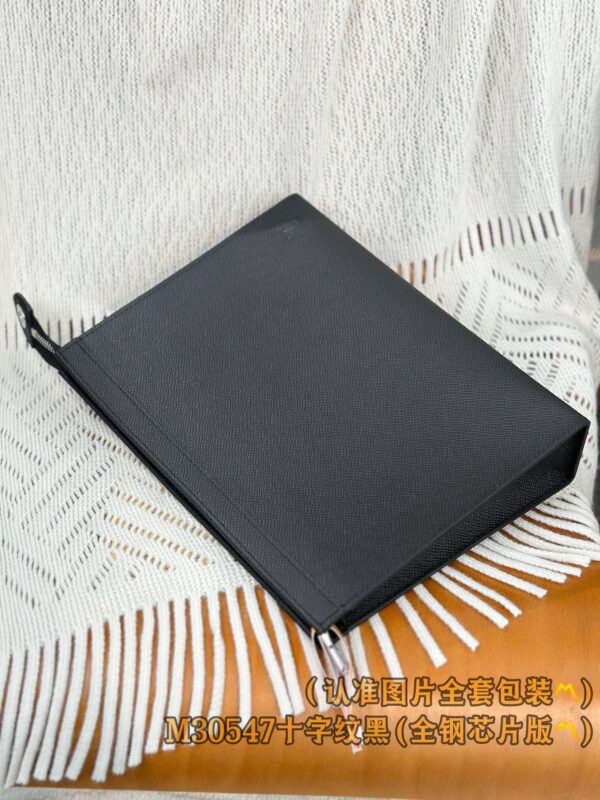 God Factory LV Wallet M30547 Cross Pattern Size 27 x 21 x 6 cm