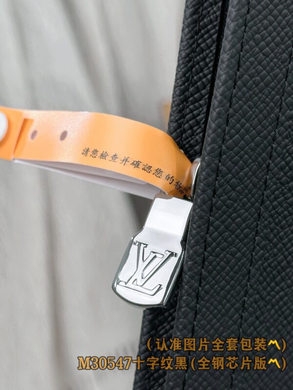 God Factory LV Wallet M30547 Cross Pattern Size 27 x 21 x 6 cm