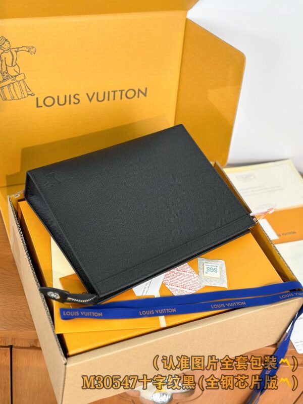 God Factory LV Wallet M30547 Cross Pattern Size 27 x 21 x 6 cm