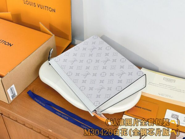 God Factory LV Wallet M30423 White Flower Size  27 x 21 x 6 cm