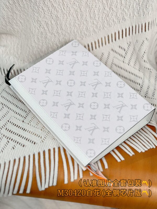 God Factory LV Wallet M30423 White Flower Size  27 x 21 x 6 cm