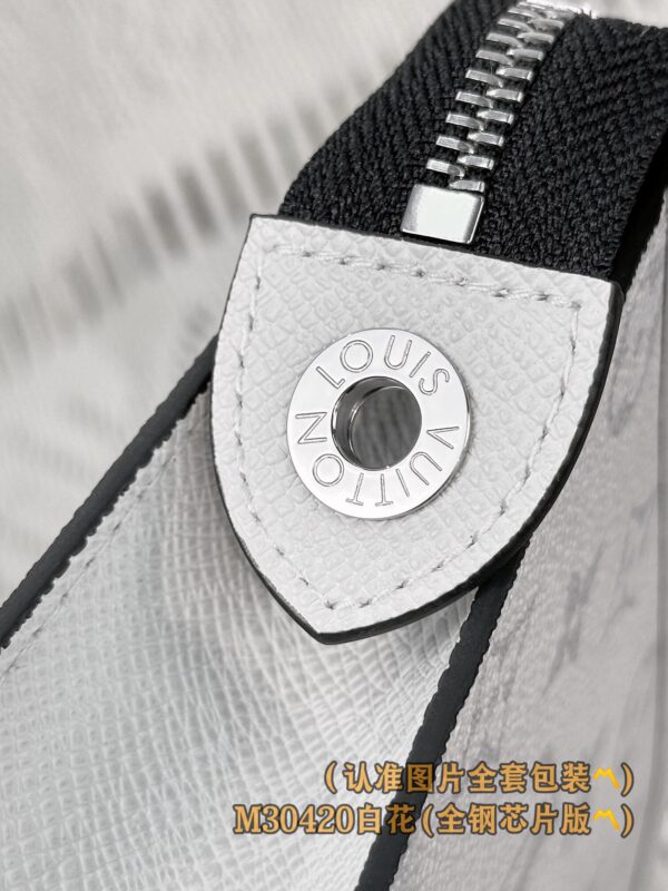 God Factory LV Wallet M30423 White Flower Size  27 x 21 x 6 cm