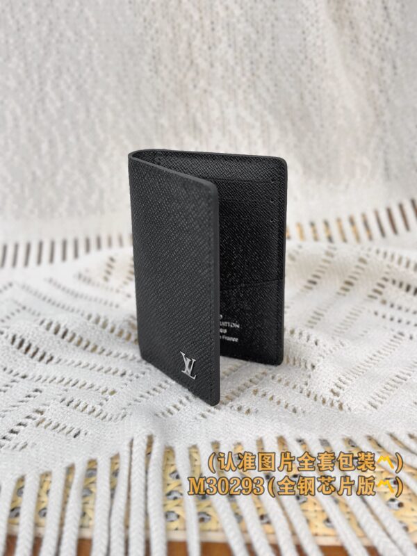 God Factory LV Wallet M30283 Cross Pattern Size 7.5 x 11 x 1 cm