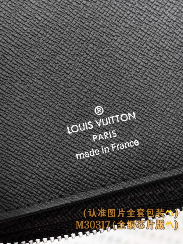 God Factory LV Wallet M30317 Cross Pattern Size 10 x 20 x 2 cm