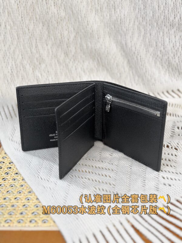 God Factory LV Wallet M60053 Water Ripples Size 11.5 x 9.5 x 2 cm