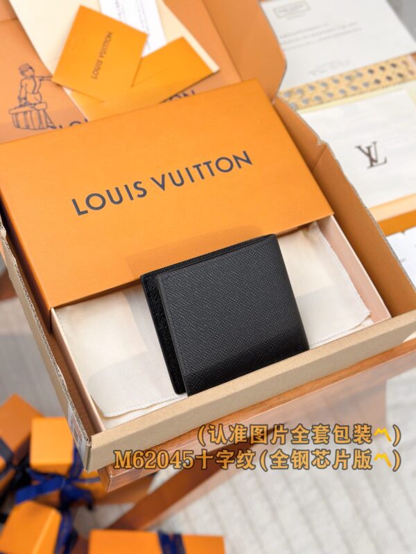 God Factory LV Wallet M62045 Cross Pattern Size 11.5 x 9.5 x 2 cm