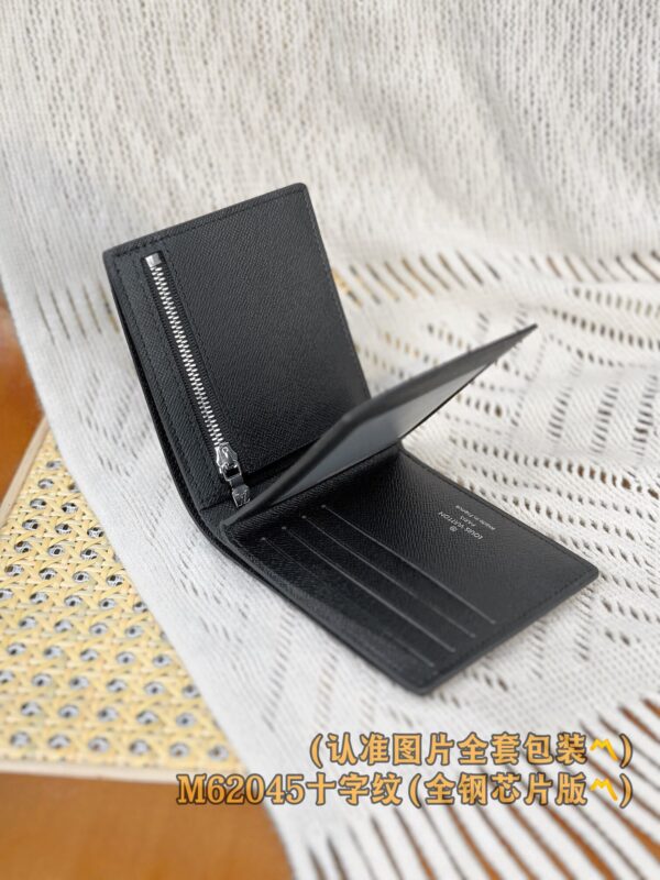 God Factory LV Wallet M62045 Cross Pattern Size 11.5 x 9.5 x 2 cm