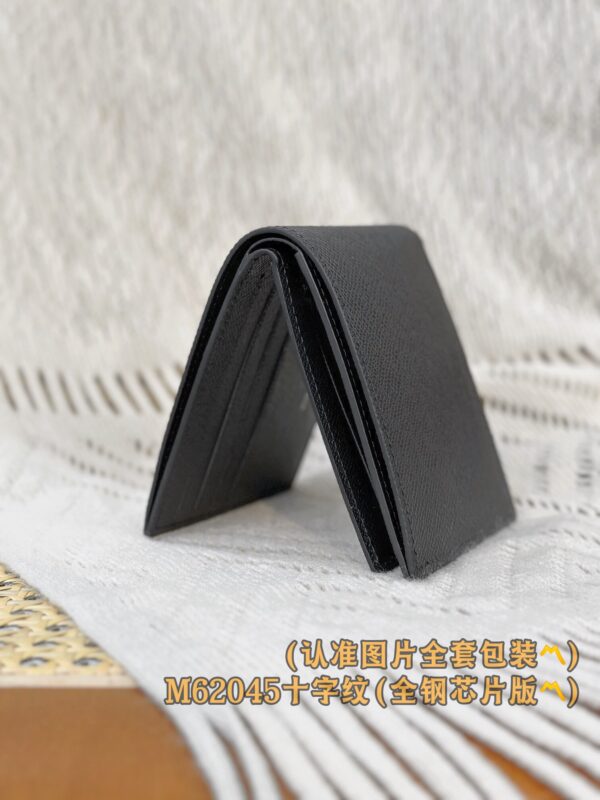God Factory LV Wallet M62045 Cross Pattern Size 11.5 x 9.5 x 2 cm