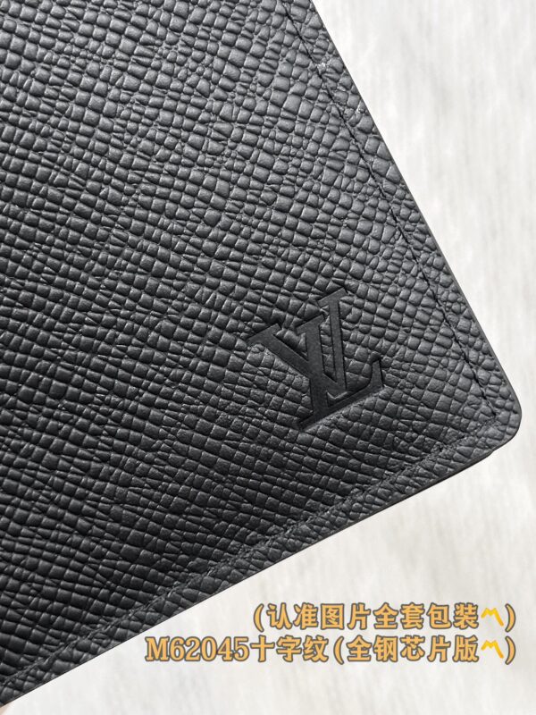 God Factory LV Wallet M62045 Cross Pattern Size 11.5 x 9.5 x 2 cm