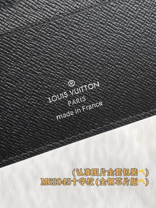 God Factory LV Wallet M62045 Cross Pattern Size 11.5 x 9.5 x 2 cm