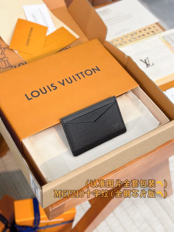 God Factory LV Wallet M67210 Cross Pattern Size 11 x 7 x 0.6 cm