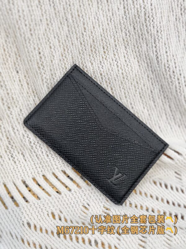 God Factory LV Wallet M67210 Cross Pattern Size 11 x 7 x 0.6 cm