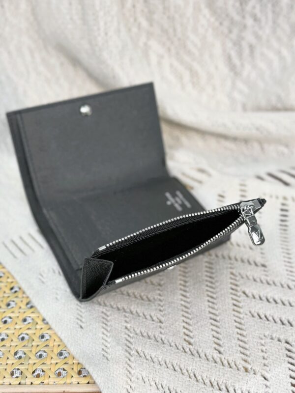God Factory LV Wallet M12635 New Old Size 11.5 x 9 x 2.5 cm