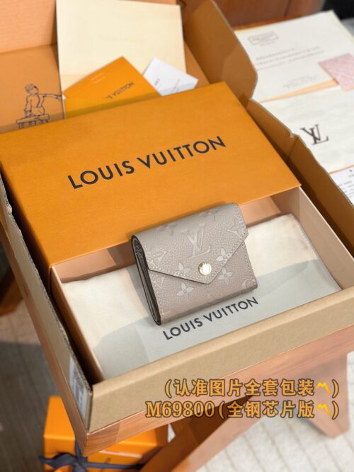 God Factory LV Wallet M69800 ZOÉ Size 9.5 x 7.5 x 3 cm