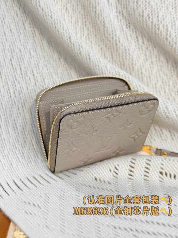 God Factory LV Wallet M68696 Zippy Size 11 x 8.5 x 2 cm