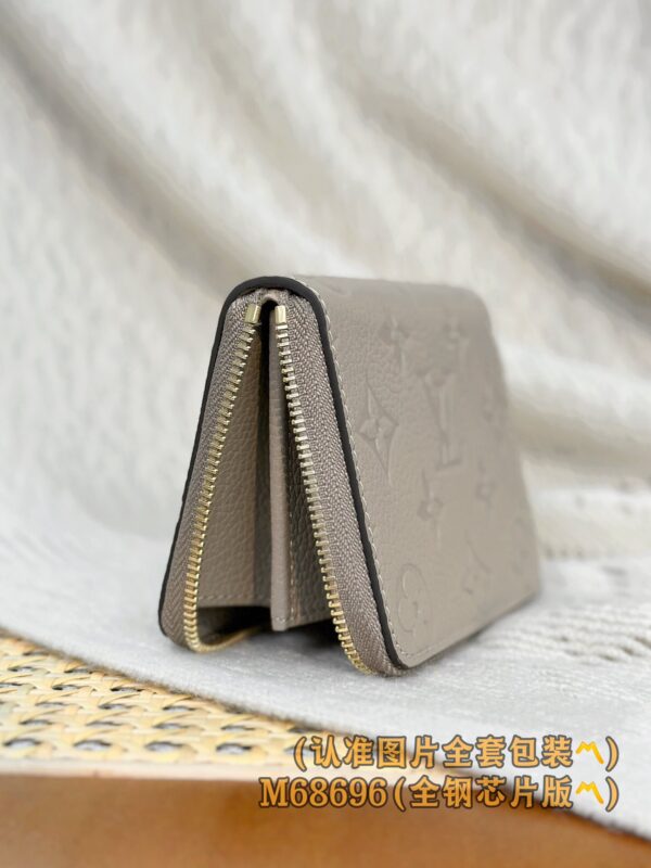 God Factory LV Wallet M68696 Zippy Size 11 x 8.5 x 2 cm