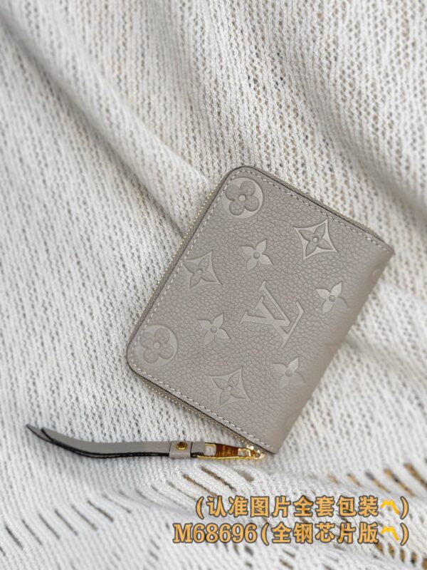 God Factory LV Wallet M68696 Zippy Size 11 x 8.5 x 2 cm