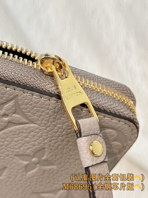 God Factory LV Wallet M68696 Zippy Size 11 x 8.5 x 2 cm