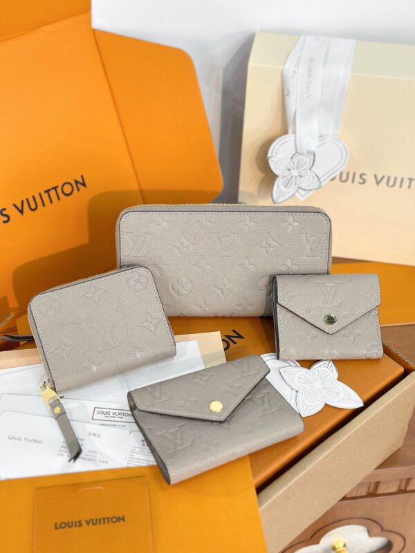 God Factory LV Wallet M69034 ZIPPY Size 19.5 x 10.5 x 2.5 cm
