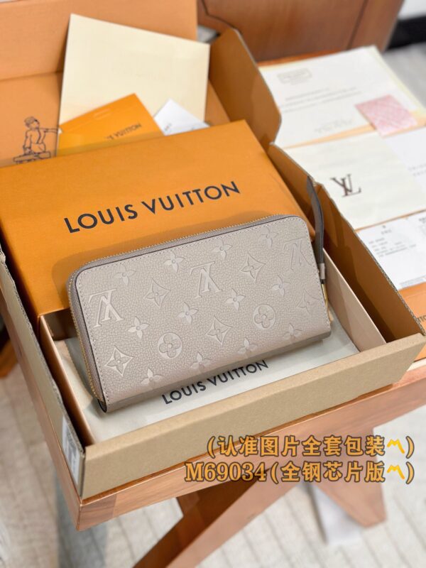God Factory LV Wallet M69034 ZIPPY Size 19.5 x 10.5 x 2.5 cm