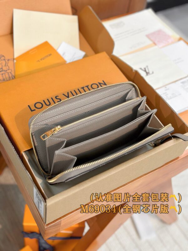 God Factory LV Wallet M69034 ZIPPY Size 19.5 x 10.5 x 2.5 cm