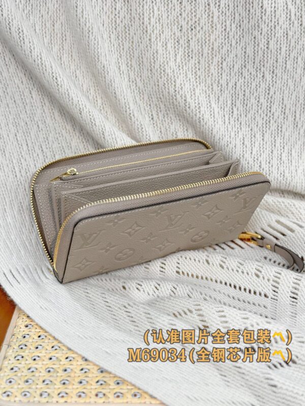 God Factory LV Wallet M69034 ZIPPY Size 19.5 x 10.5 x 2.5 cm
