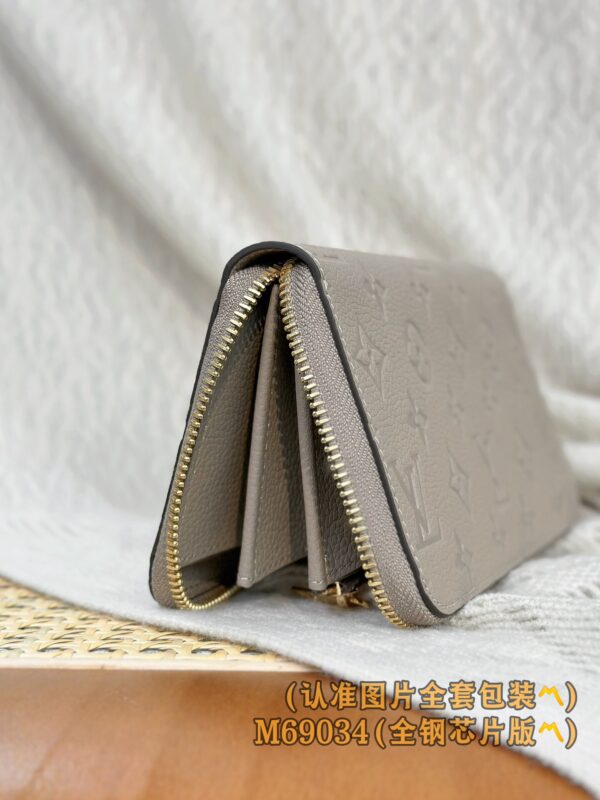 God Factory LV Wallet M69034 ZIPPY Size 19.5 x 10.5 x 2.5 cm