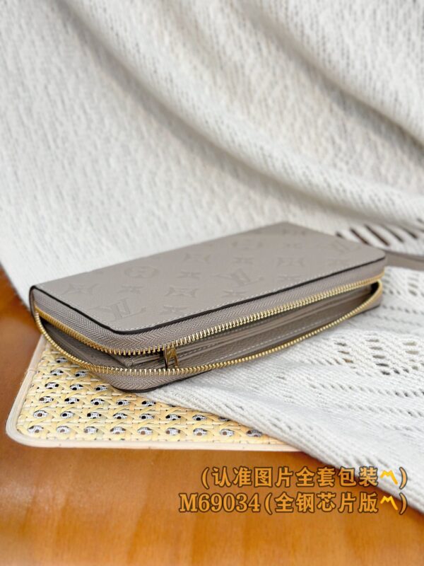 God Factory LV Wallet M69034 ZIPPY Size 19.5 x 10.5 x 2.5 cm
