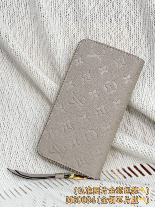 God Factory LV Wallet M69034 ZIPPY Size 19.5 x 10.5 x 2.5 cm