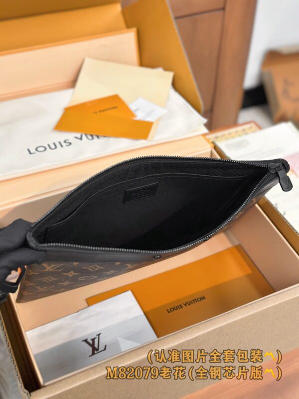 God Factory LV Wallet M82079 Pochette To-Go Size 30 x 21.5 x 1 cm