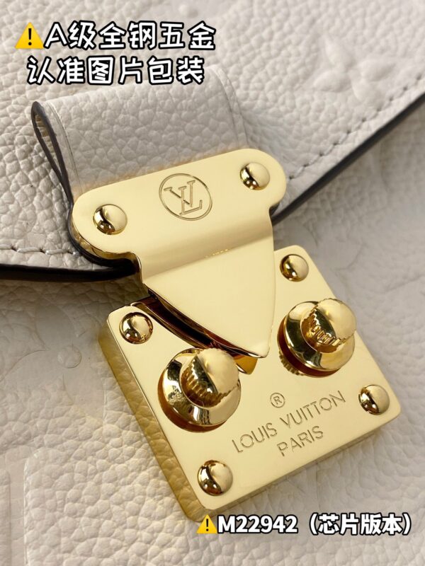 POCHETTE MÉTIS EAST WEST M22942 Size 21.5x13x6.5 cm