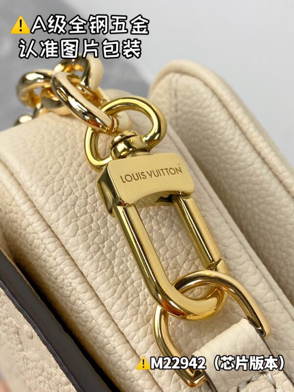 POCHETTE MÉTIS EAST WEST M22942 Size 21.5x13x6.5 cm