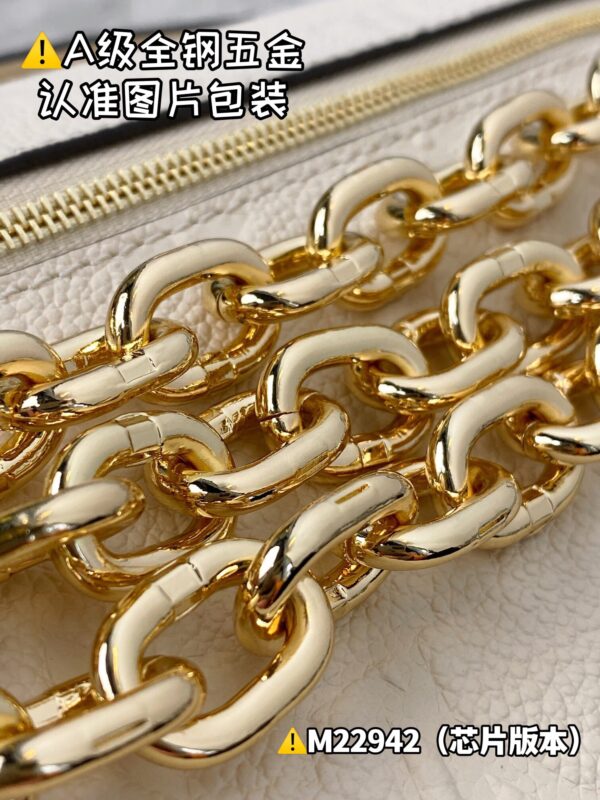 POCHETTE MÉTIS EAST WEST M22942 Size 21.5x13x6.5 cm