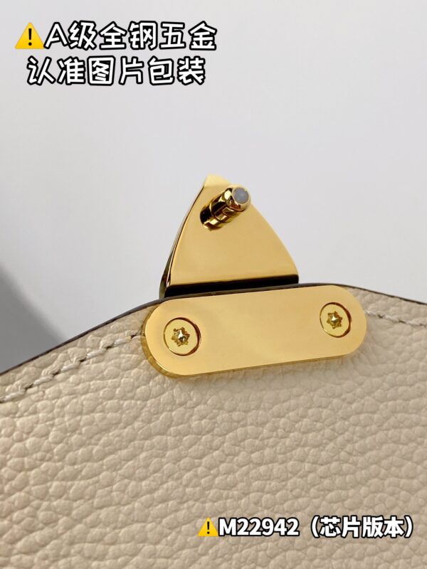 POCHETTE MÉTIS EAST WEST M22942 Size 21.5x13x6.5 cm