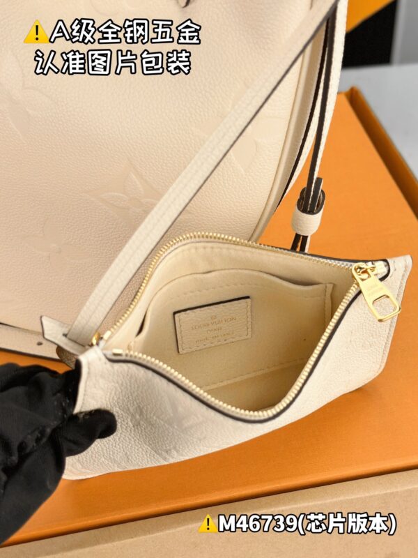 img_8659 LOOP HOBO M46739 Size 38x26x10 cm