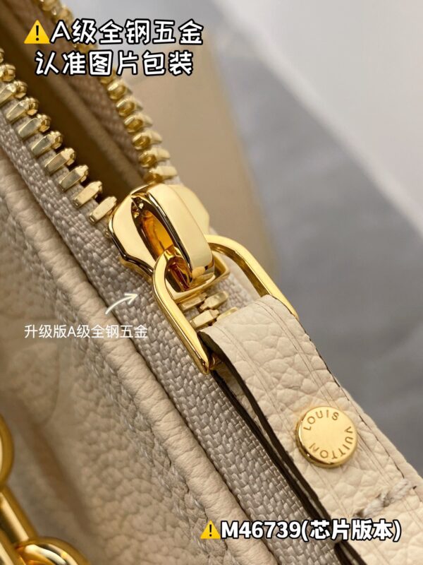 img_8666 LOOP HOBO M46739 Size 38x26x10 cm