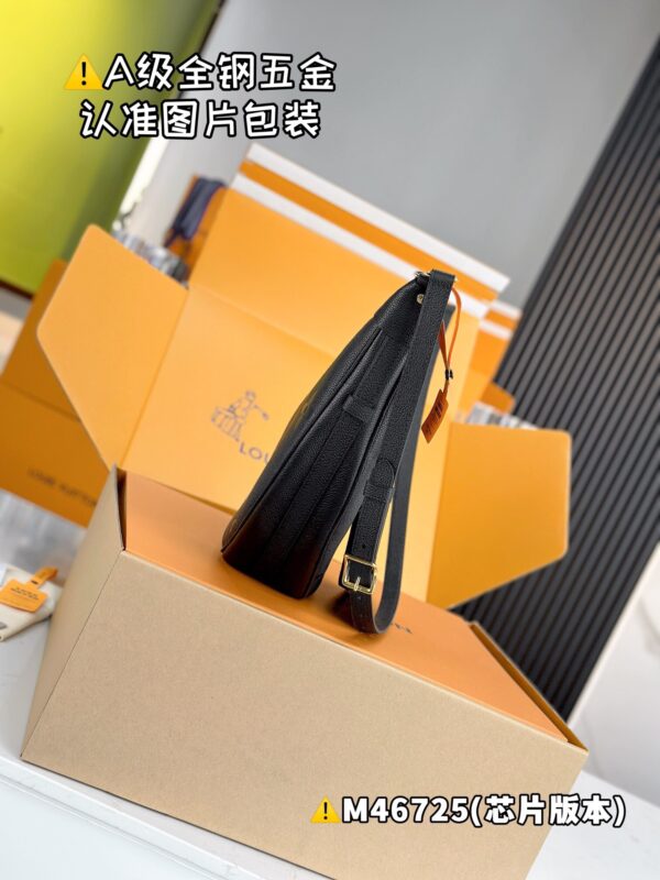img_8671 LOOP HOBO M46725 Size 38x26x10 cm