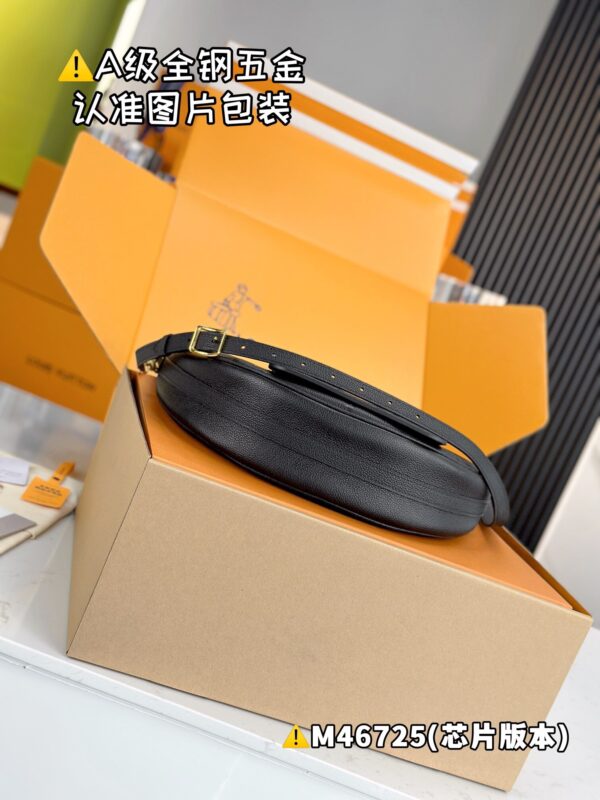 img_8672 LOOP HOBO M46725 Size 38x26x10 cm