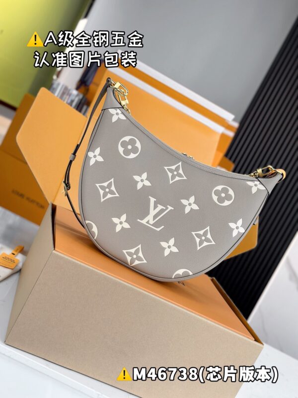 LOOP HOBO M46738 Size 38x26x10 cm