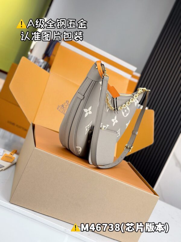 LOOP HOBO M46738 Size 38x26x10 cm