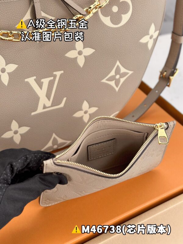LOOP HOBO M46738 Size 38x26x10 cm