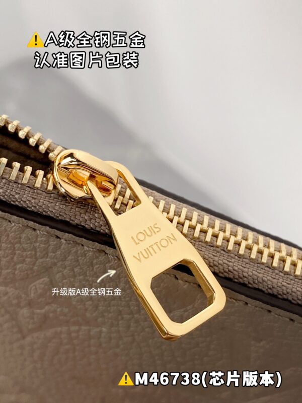 LOOP HOBO M46738 Size 38x26x10 cm