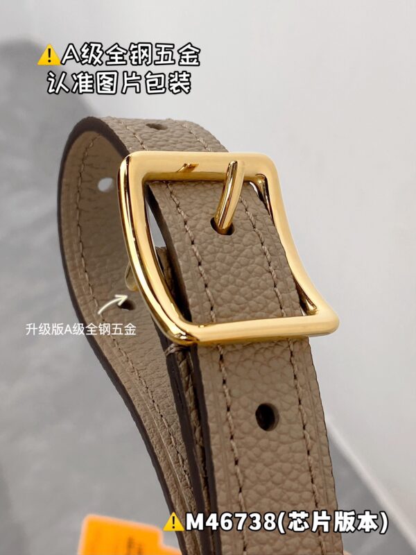 LOOP HOBO M46738 Size 38x26x10 cm