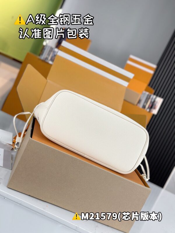 img_8745 NEVERFULL Medium M21579 Size 31x28x14 cm