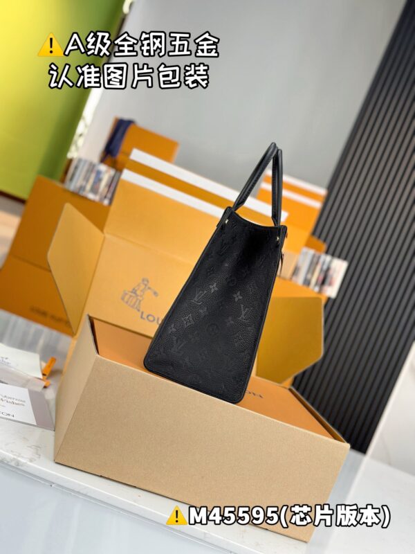 img_8852 ONTHEGO Medium M45595 Size 35x27x14 cm