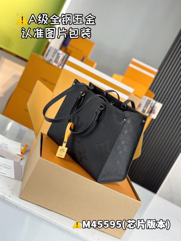 img_8857 ONTHEGO Medium M45595 Size 35x27x14 cm