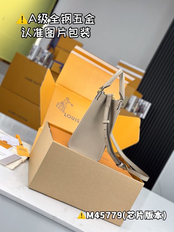ONTHEGO Small M45779 Size 25x19x11.5 cm