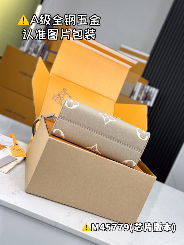 ONTHEGO Small M45779 Size 25x19x11.5 cm