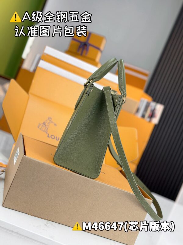 img_9018 ONTHEGO Small M46647 Size 25 x 19 x 11.5 cm